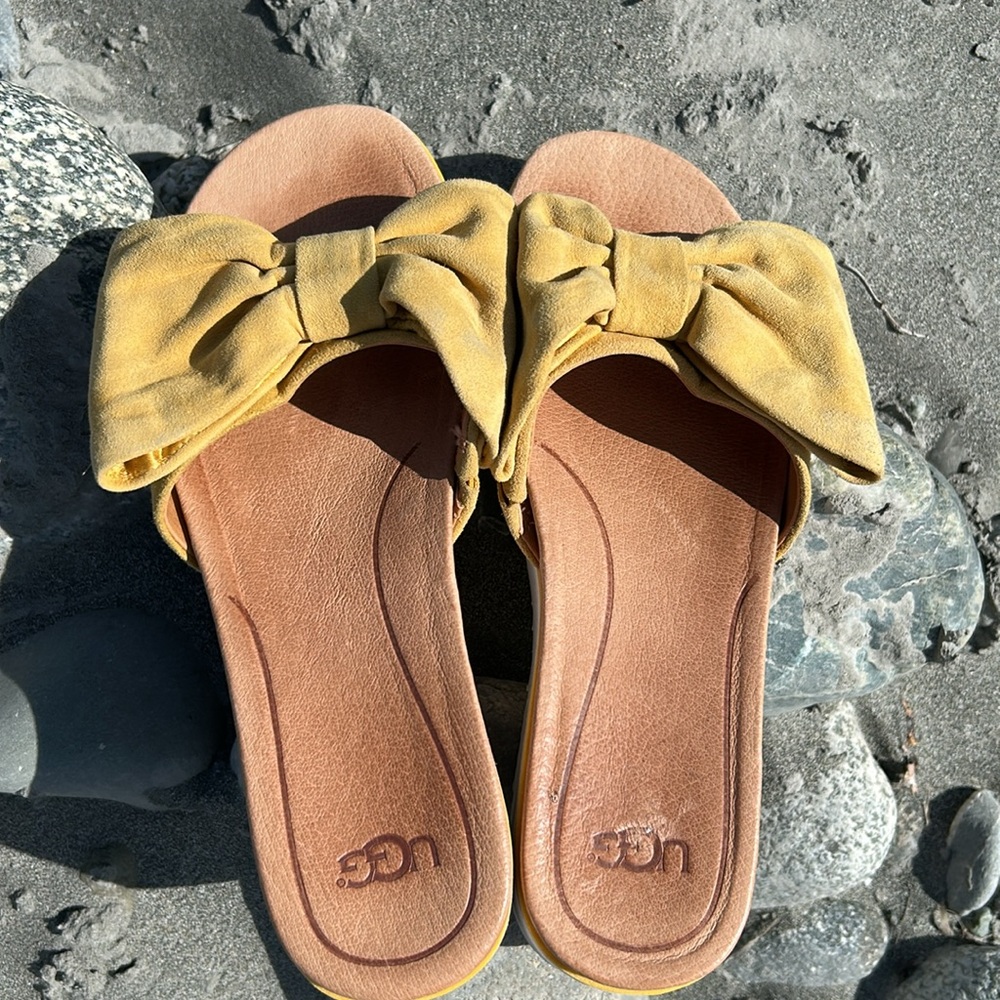 UGG Yellow Bow Platform Sandals Size 6.5 - Picture 16 of 16